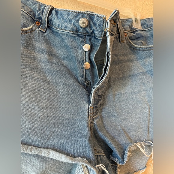 Old navy plus size distressed High rise OG straight jean shorts. Size 20 - Picture 4 of 10
